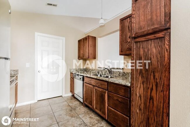 Building Photo - 4250 Village Bend Dr, Indianapolis, IN 46254