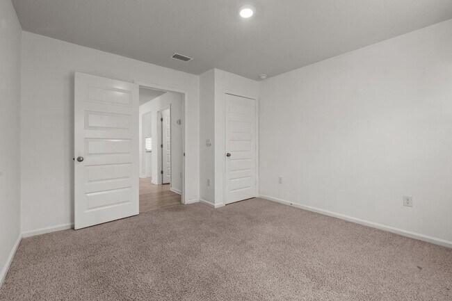 Building Photo - 6416 Slabinski Ln