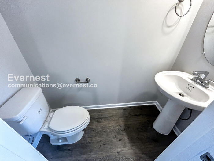 Building Photo - 223 Tara Ct