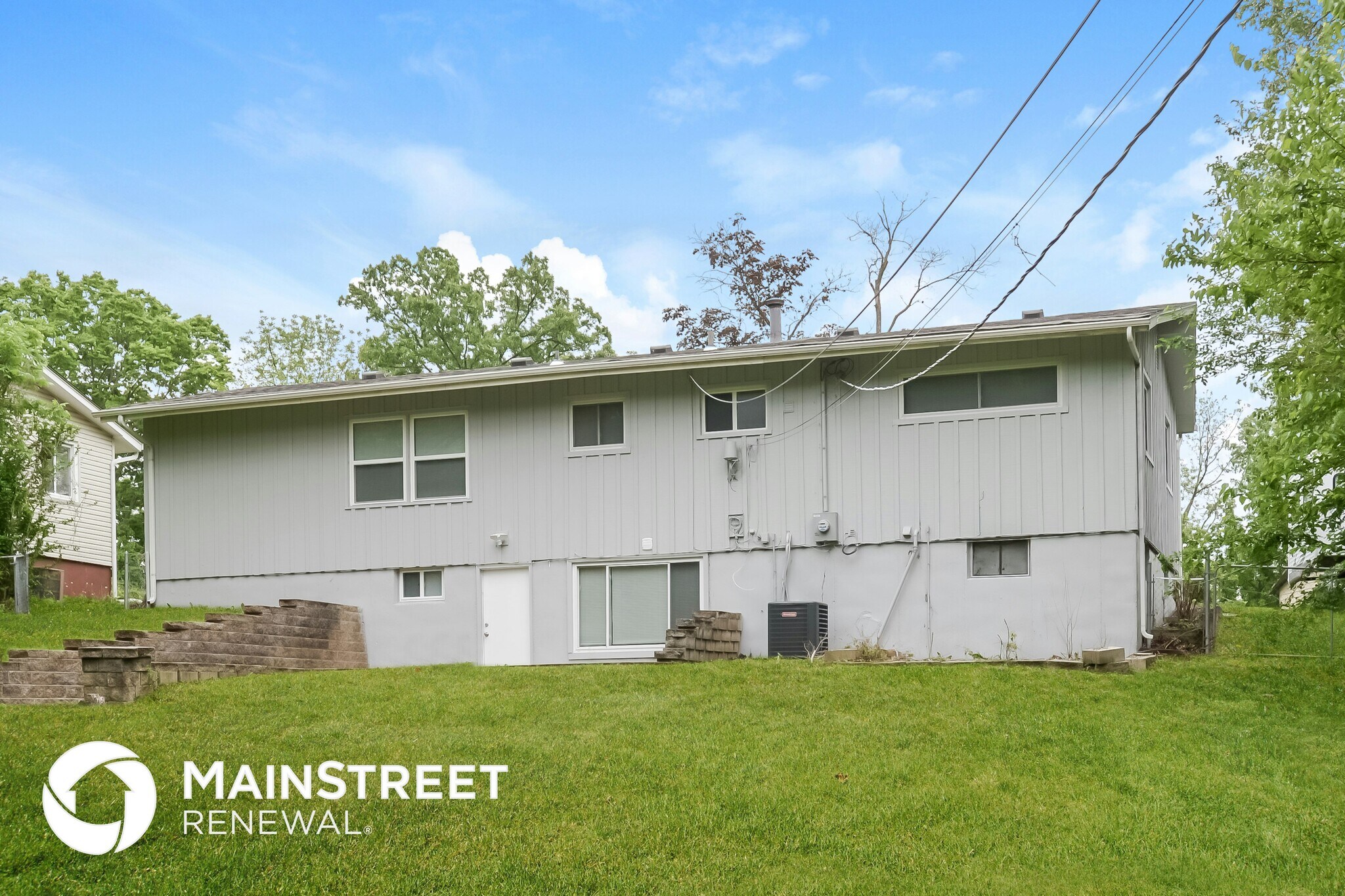 Building Photo - 6852 N Montrose Ave