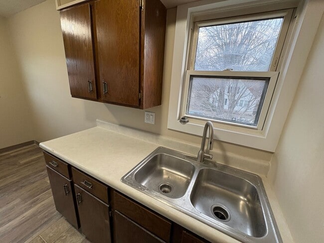 Building Photo - 1 Bed 1 Bath Remodeled! Near K-State! Available May 1!