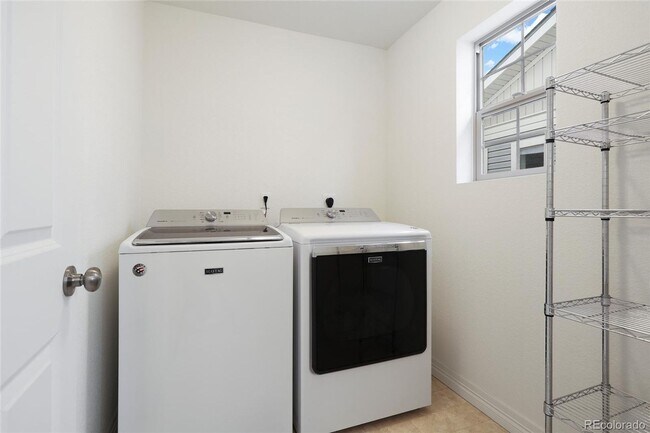 Building Photo - Beautiful 4 Bedroom Home in First Creek Av...