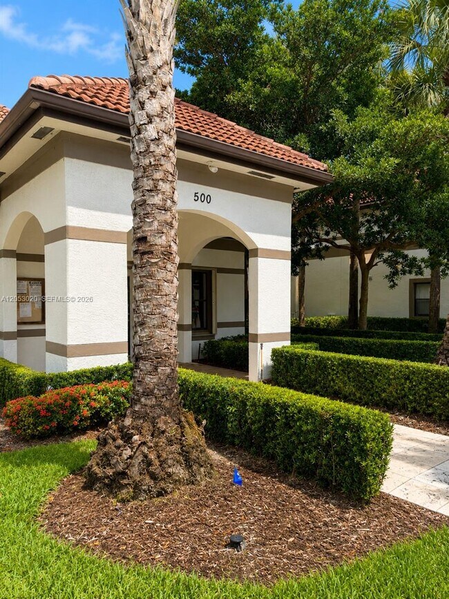 Building Photo - 530 S Park Rd
