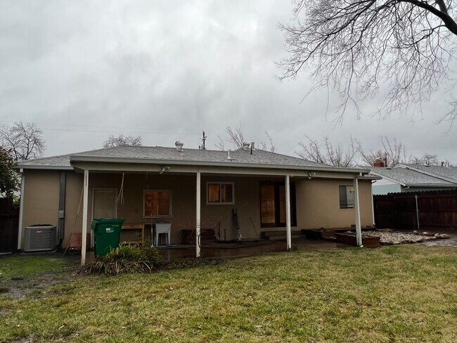 Building Photo - 127 MacDonald Ave