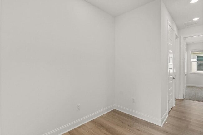 Building Photo - 5684 Hampton Park Cir