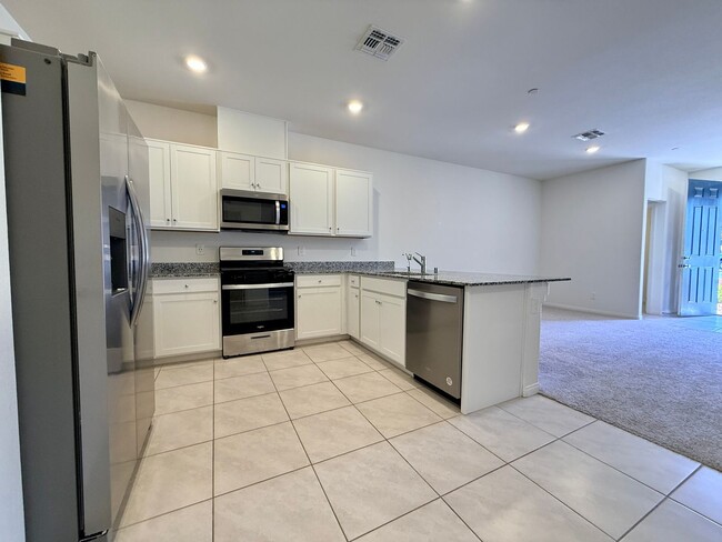 Building Photo - Beautiful Inspirada Townhome! 1/2 off first full month if leased by 5/15/26!