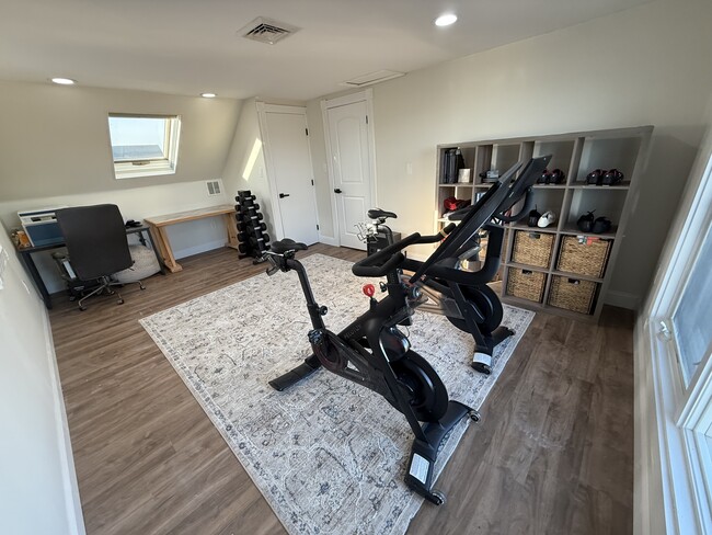 Building Photo - 256 Alley Ave