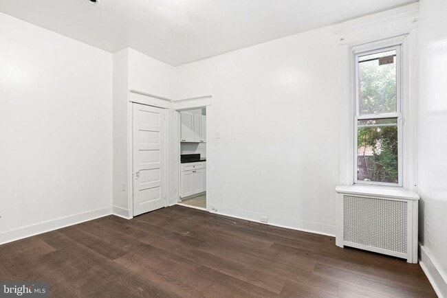 Building Photo - 2127 W Erie Ave