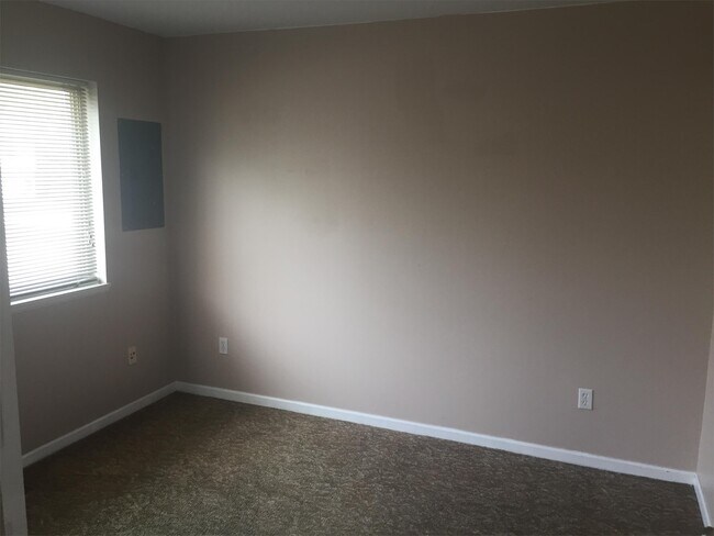 Primary Photo - 714 Division St