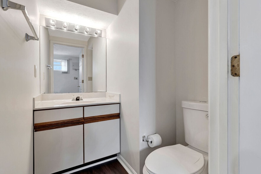 Building Photo - 206 Glenwood Ave