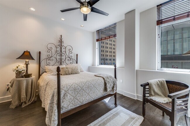 Building Photo - 1505 Elm St