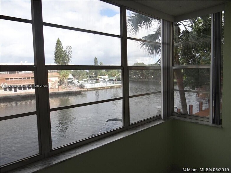 Building Photo - 2741 Taft St