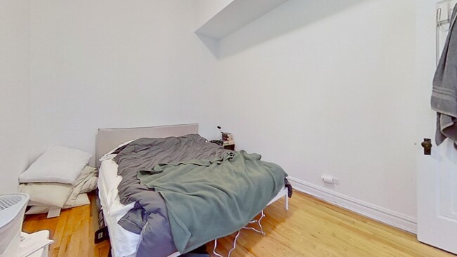 Building Photo - Second Floor Lakeview One Bedroom