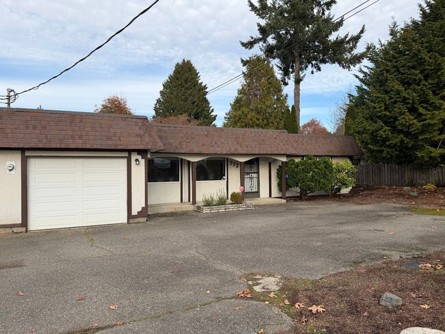 Building Photo - Olson