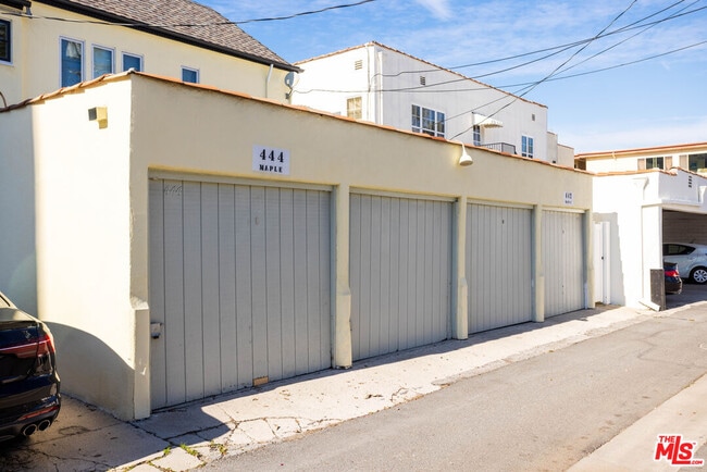 Building Photo - 442 S Maple Dr