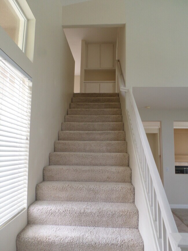 Building Photo - Really Cute 3 BR/ 2.5 BA Home in Beautiful Paseo Del Sol