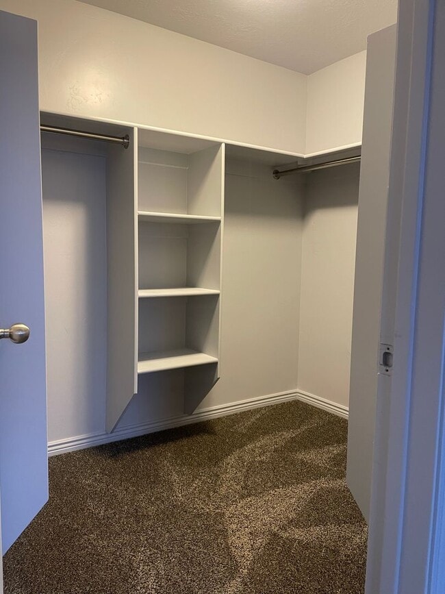 Building Photo - SMV-664 B