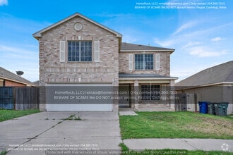 Building Photo - 3 Bedroom 2.5 Bath Available