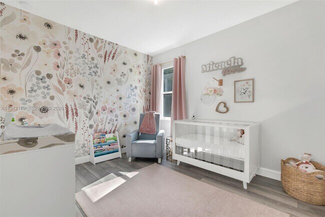 Building Photo - 1827 Lake Cove Dr