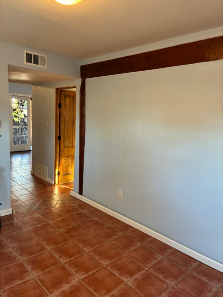 Building Photo - 723 Agua Fria St