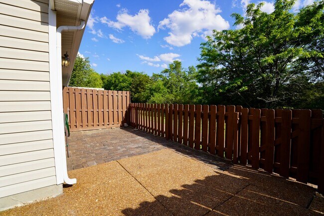 Building Photo - NICE One Level Nashville Area Home Near Lakes and Airport!