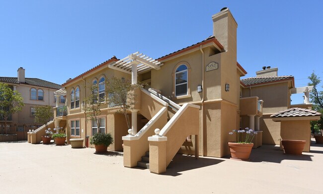 Building Photo - Beautiful 2BR/2BA Condo - Convenient Downtown San Jose Location!