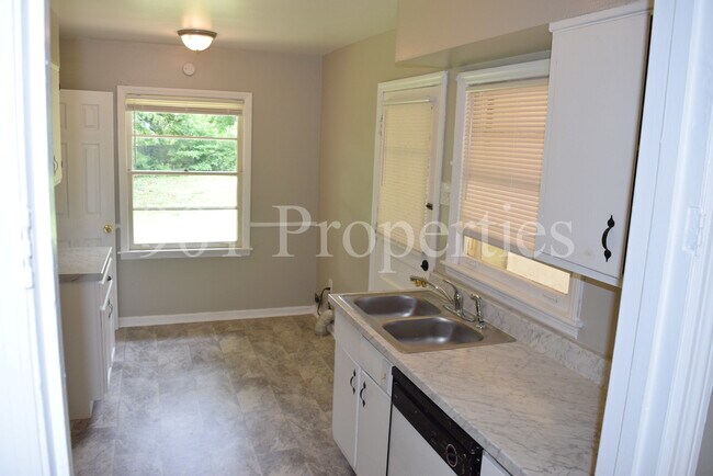 Building Photo - 1473 Wilbec Rd