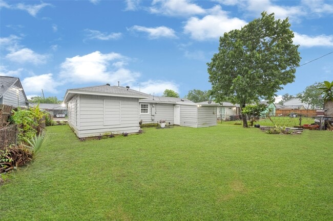 Building Photo - 5009 Bataan Rd