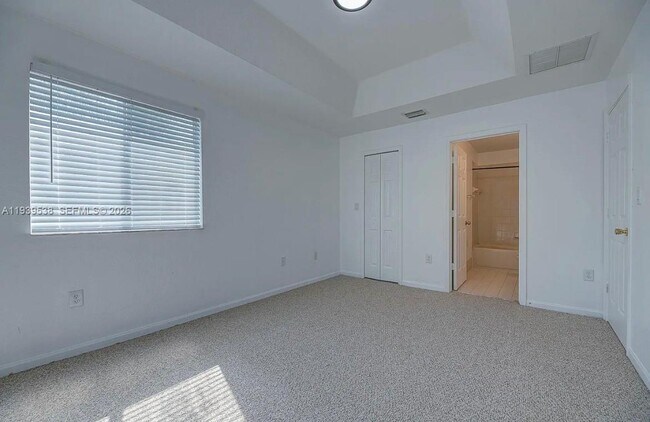 Building Photo - 1441 SE 24th Ct