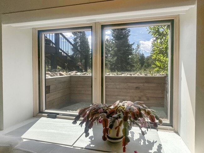 Building Photo - Studio Apartment on Wellington in Breck!  Utilities included.  Year Lease