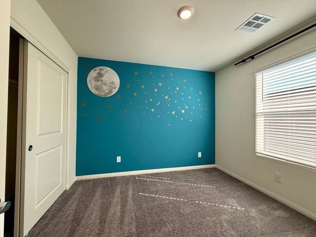 Building Photo - NEVER LIVED IN 4 BED 2.5 BATH 2 CAR GARAGE SINGLE FAMILY HOME FOR RENT!