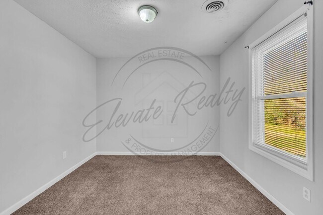 Building Photo - Affordable 2BR Ranch Duplex in N. Columbia — Move-In Special!