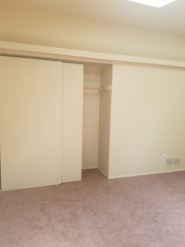 Building Photo - Single Family Home within walking distance to Quinnipiac