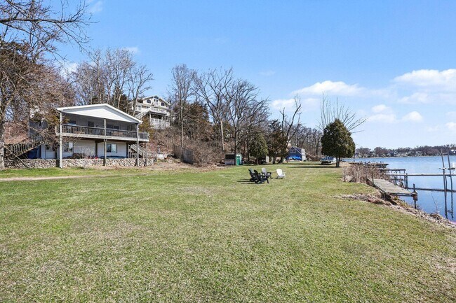 Building Photo - 5884 Rays Dr