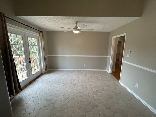 Building Photo - 29 Arrowhead Dr SE