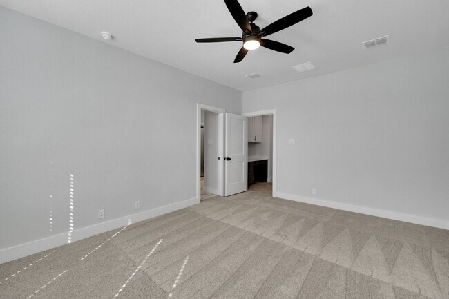 Building Photo - 3 Bedroom 2.5 Bath Townhome!