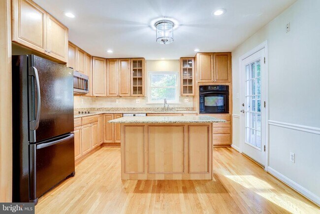 Building Photo - 7321 Reddfield Ct