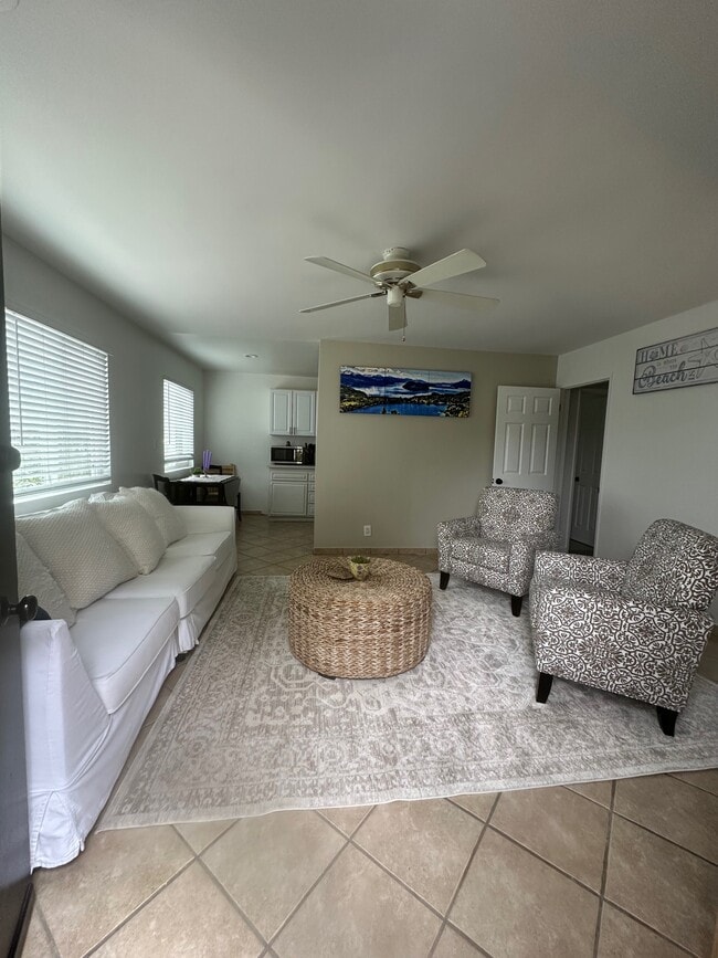 Building Photo - 610 Kentia Ave