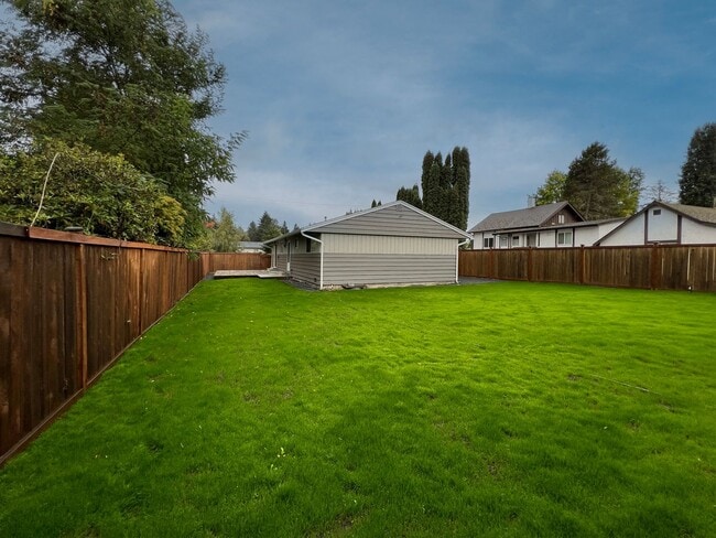 Building Photo - Adorable Three Bedrooom in Edgewood