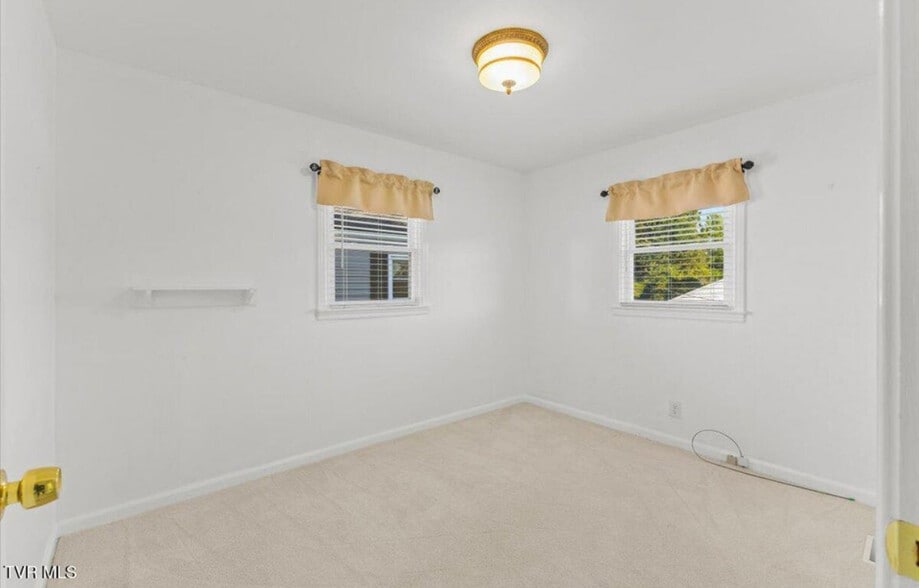 Building Photo - 707 Lincoln Ave