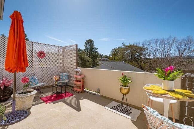 Building Photo - 2044 Fairmont Dr