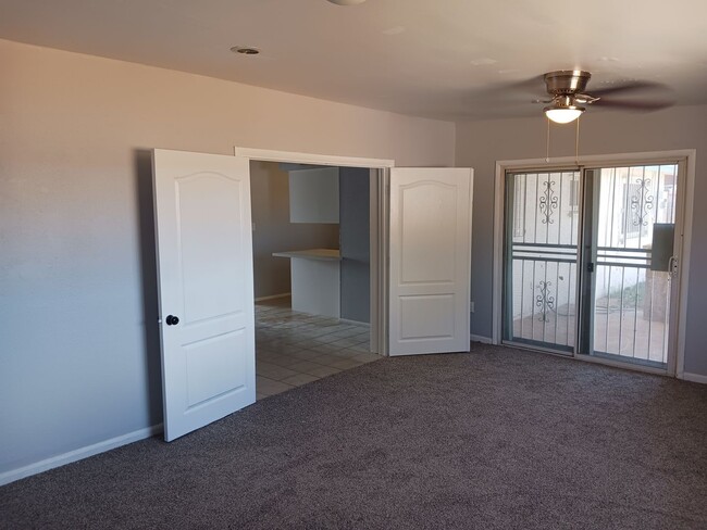 Building Photo - Amazing 3 Bedroom 2 Bath home in Tempe