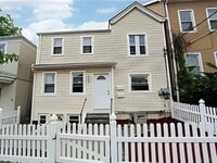 Building Photo - 35 Elm St