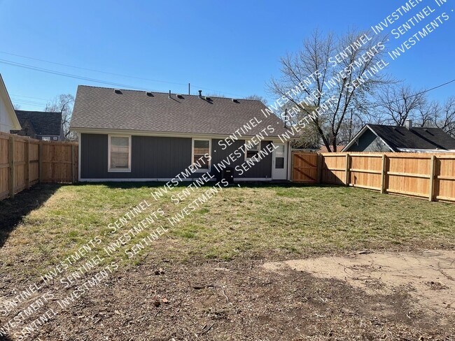 Building Photo - 3 Bedroom 2 Bathroom House Near KU Med