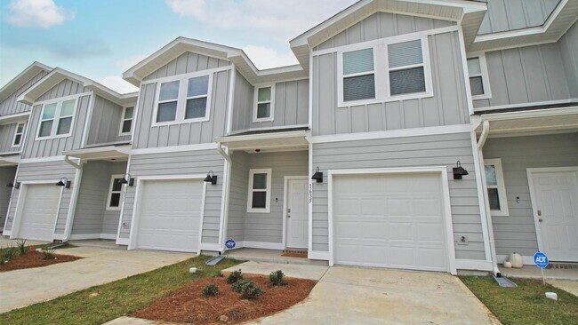 Primary Photo - 1635 Iroquois Ct