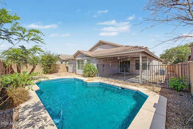 Building Photo - 15337 W Poinsettia Dr