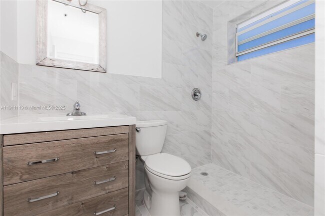 Building Photo - 1060 NE 78th St