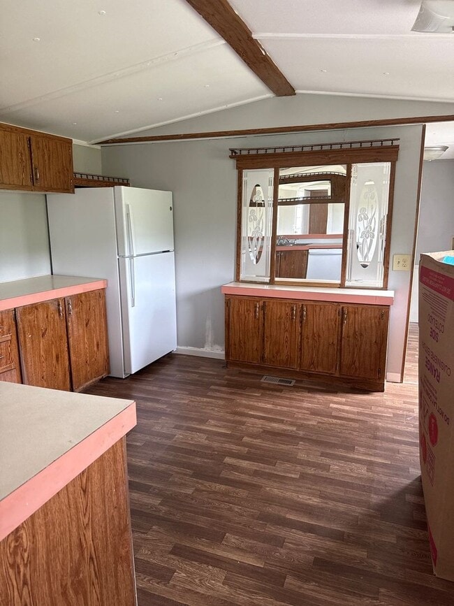 Building Photo - 2-Bedroom, 2-Bath Trailer with Scenic Views in Sparta, TN