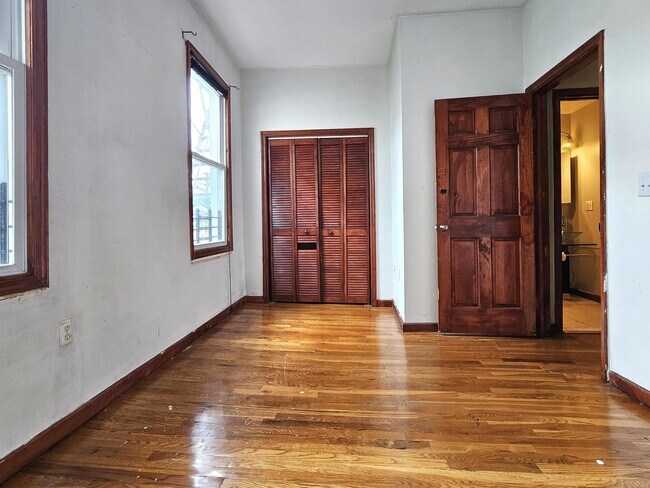 Building Photo - 243 Pearsall Ave
