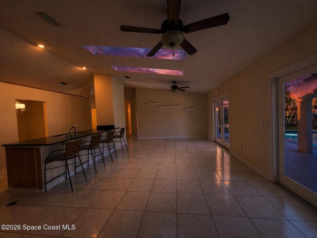 Building Photo - 270 Quail Dr